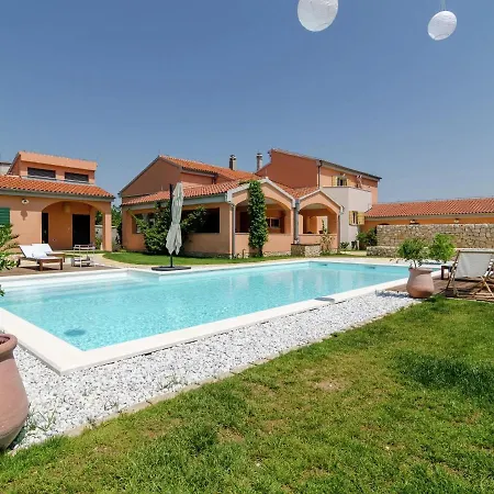 Luxurious In With Swimming Pool Villa Skabrnje