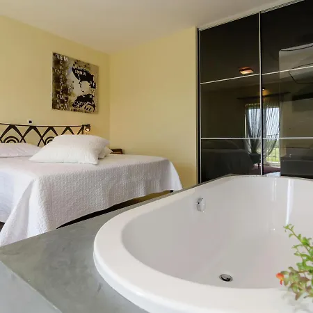 Luxurious In With Swimming Pool Skabrnje