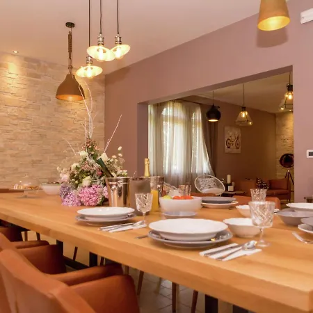 Villa Luxurious In With Swimming Pool Skabrnje