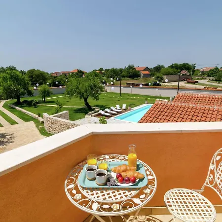 Luxurious In With Swimming Pool * Skabrnje