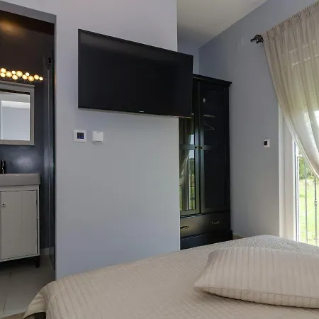 Villa Luxurious In With Swimming Pool *